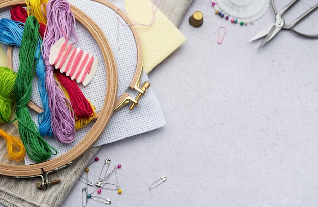 Zestaw do haftu rozłożony